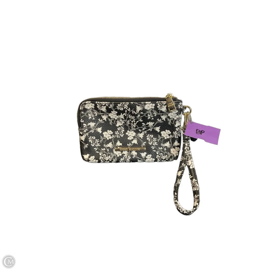 Wristlet By Steve Madden, Size: Medium