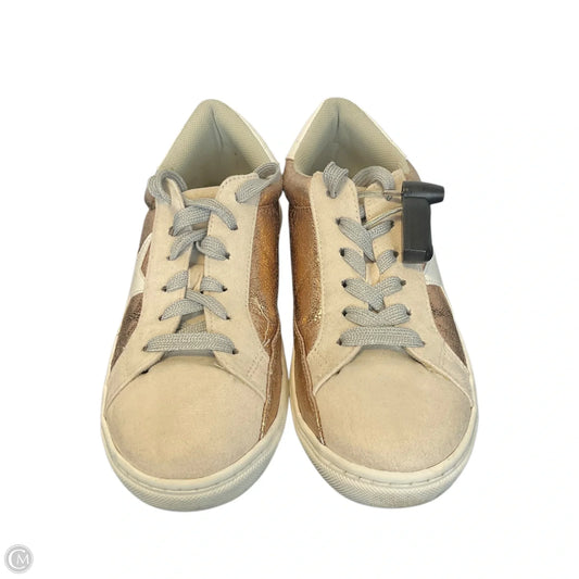 Shoes Sneakers By Clothes Mentor In Cream, Size: 6.5