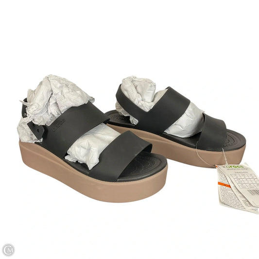Sandals Flats By Crocs In Black, Size: 6