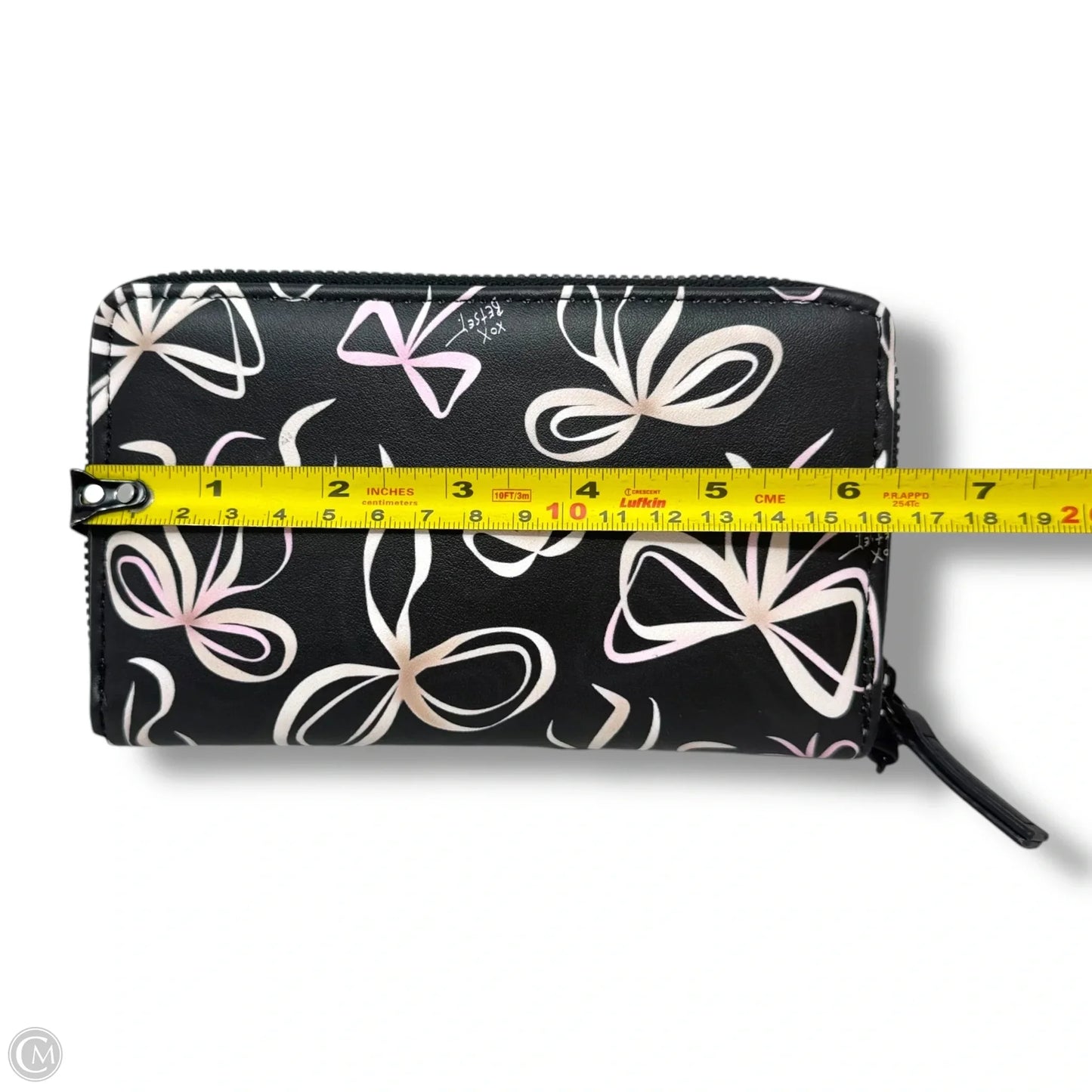 XO Zip Around Long Wallet Wristlet
 By Betsey Johnson, Size: Medium