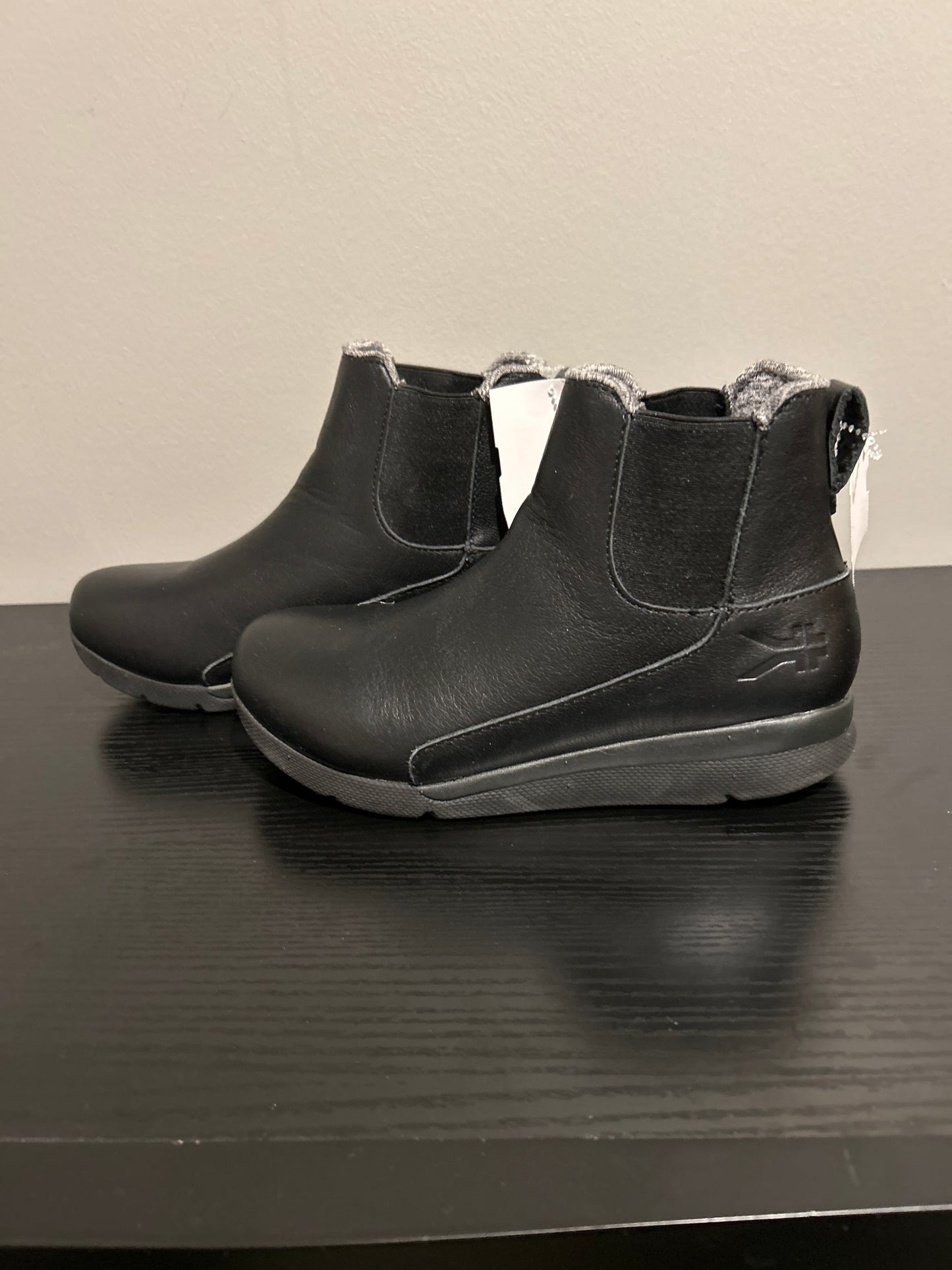 Boots Ankle Flats By KURU In Black, Size: 6