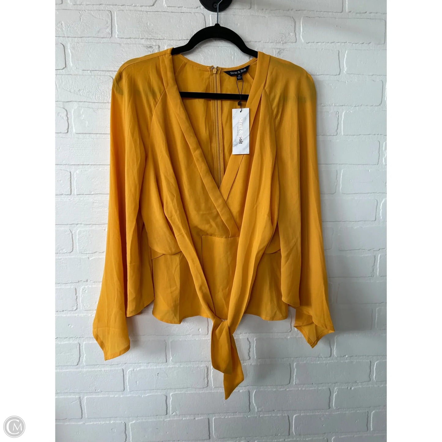Top Long Sleeve By Clothes Mentor In Yellow, Size: M