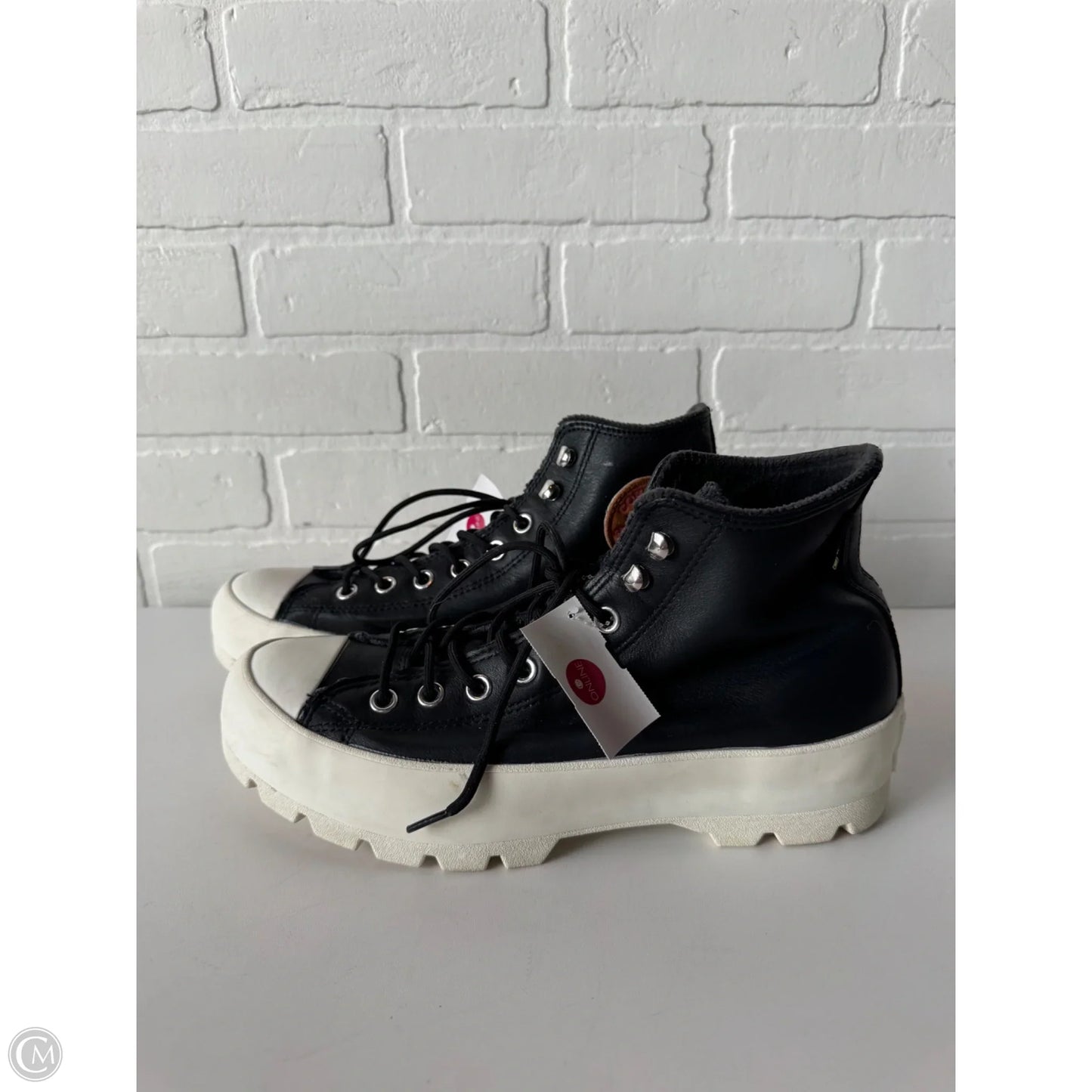 Shoes Sneakers By Converse In Black & White, Size: 10.5