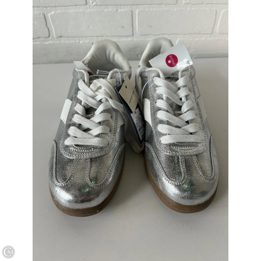 Shoes Sneakers By Universal Thread In Silver & White, Size: 10