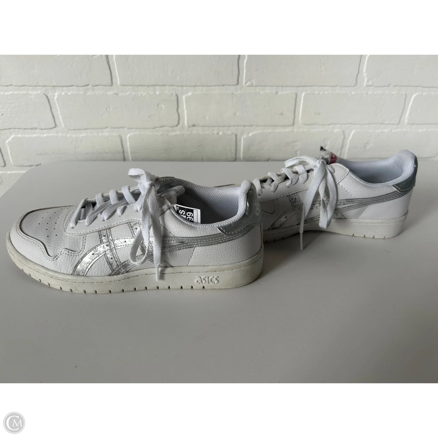 Shoes Athletic By Asics In Silver & White, Size: 7.5