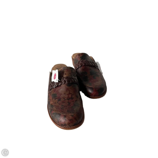 Shoes Flats By Sofft In Brown & Red, Size: 10