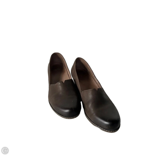 Shoes Heels Wedge By Dansko In Brown, Size: 10.5