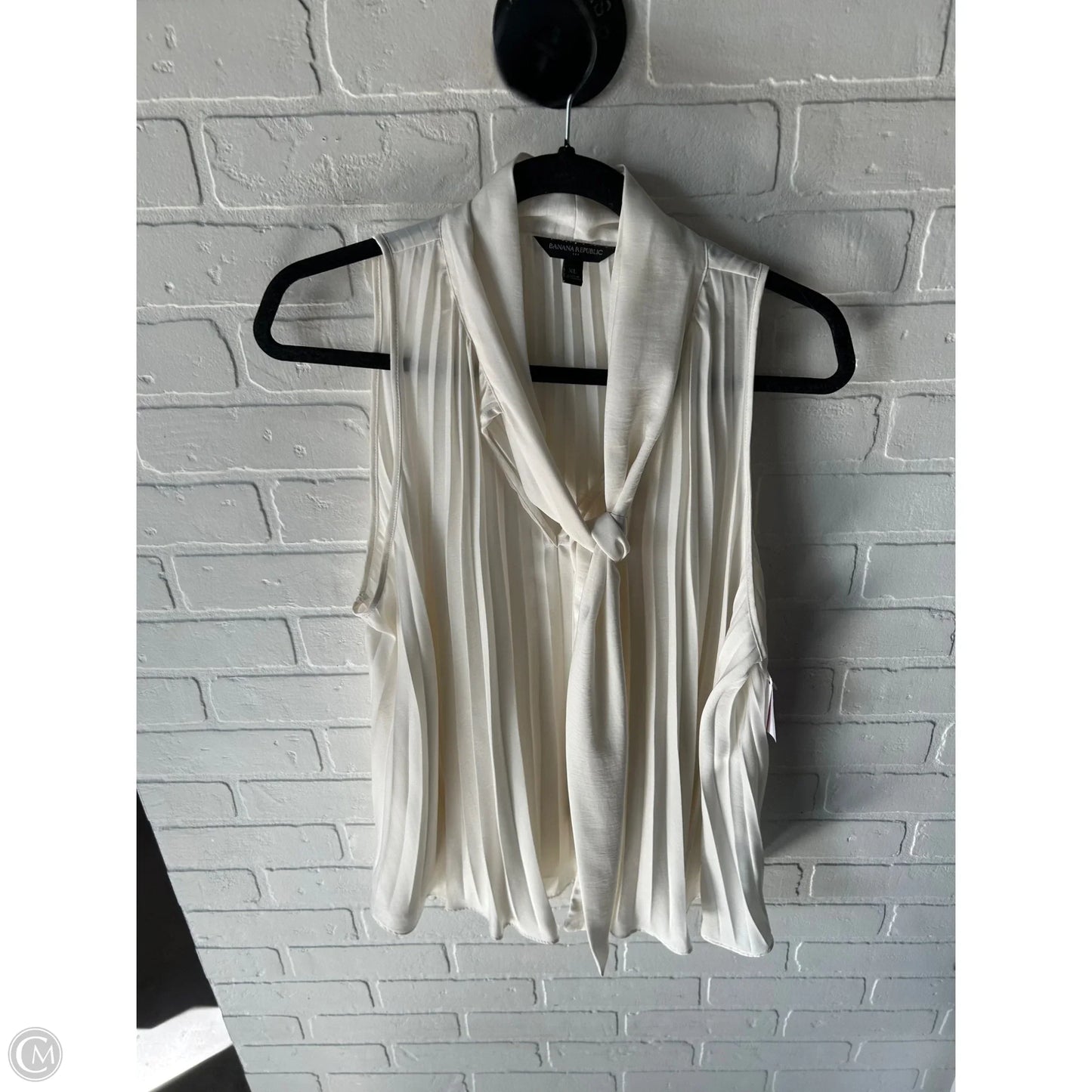 Top Sleeveless By Banana Republic In Cream, Size: Xl