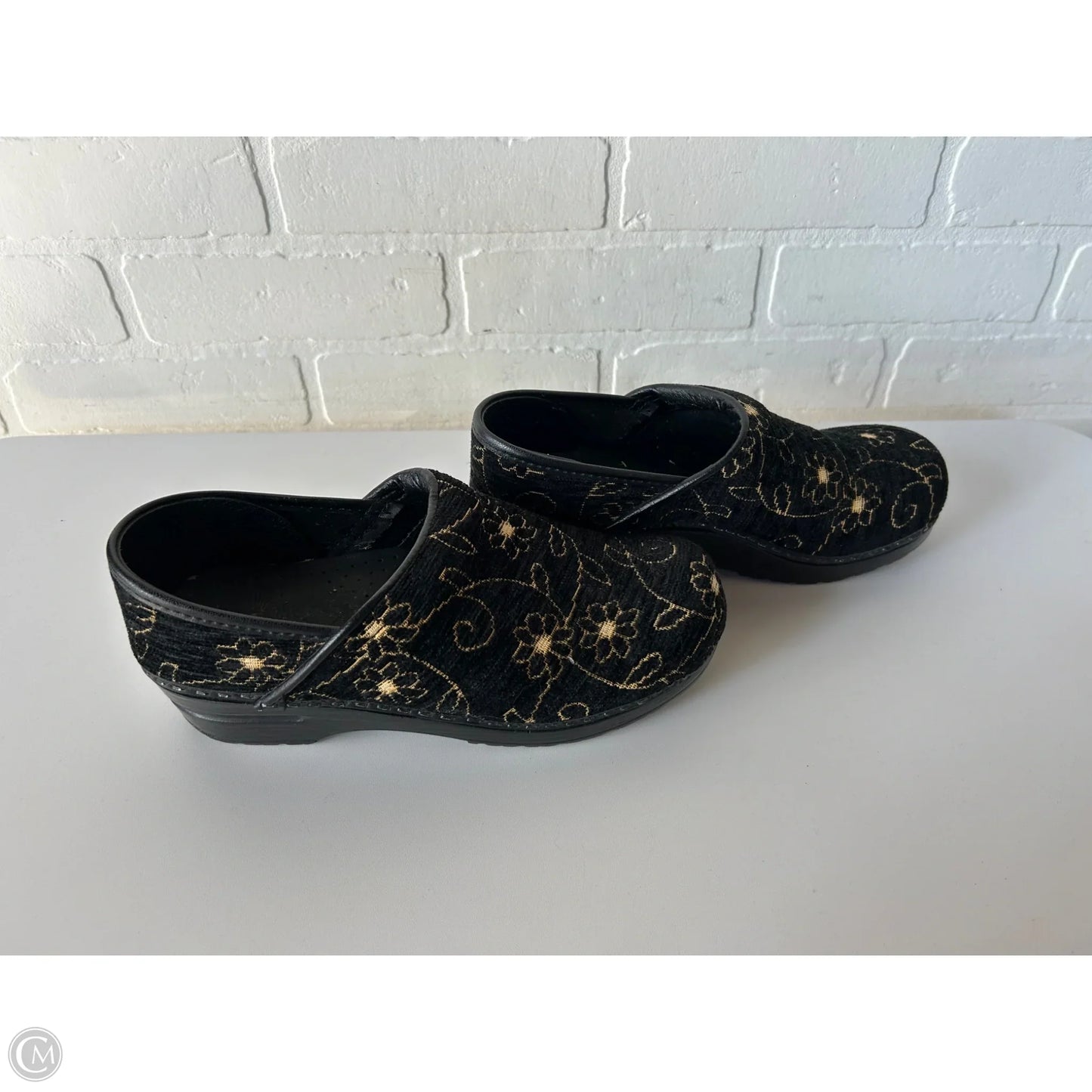 Shoes Flats By Dansko In Black & Gold, Size: 7.5