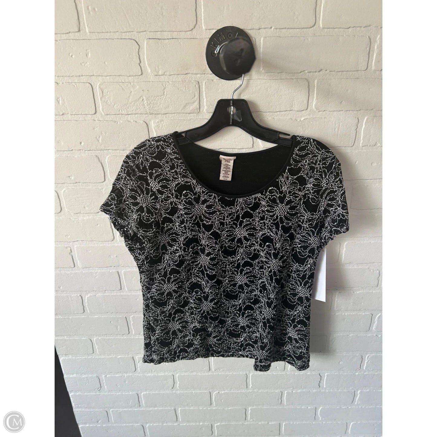 Top Short Sleeve By Clothes Mentor In Black & White, Size: Lp