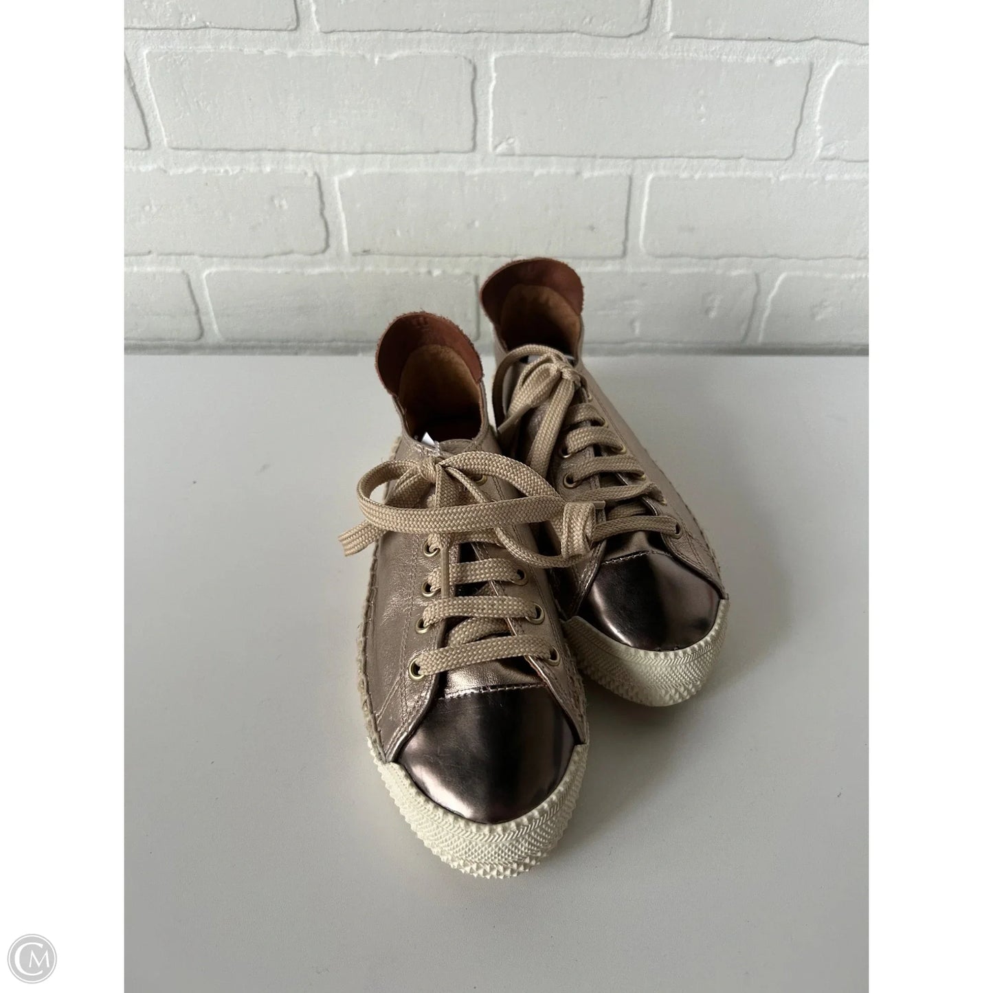 Shoes Sneakers By Clothes Mentor In Gold, Size: 6.5