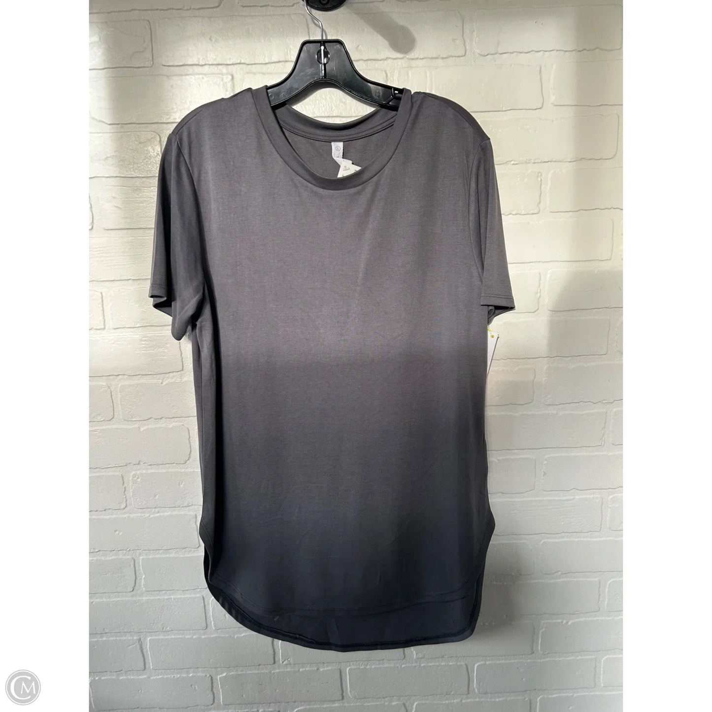 Top Short Sleeve By Wishlist In Grey, Size: L
