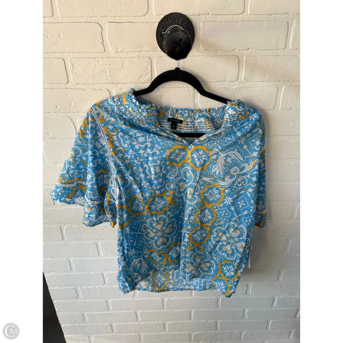 Top Short Sleeve By Ann Taylor In Blue & White, Size: S