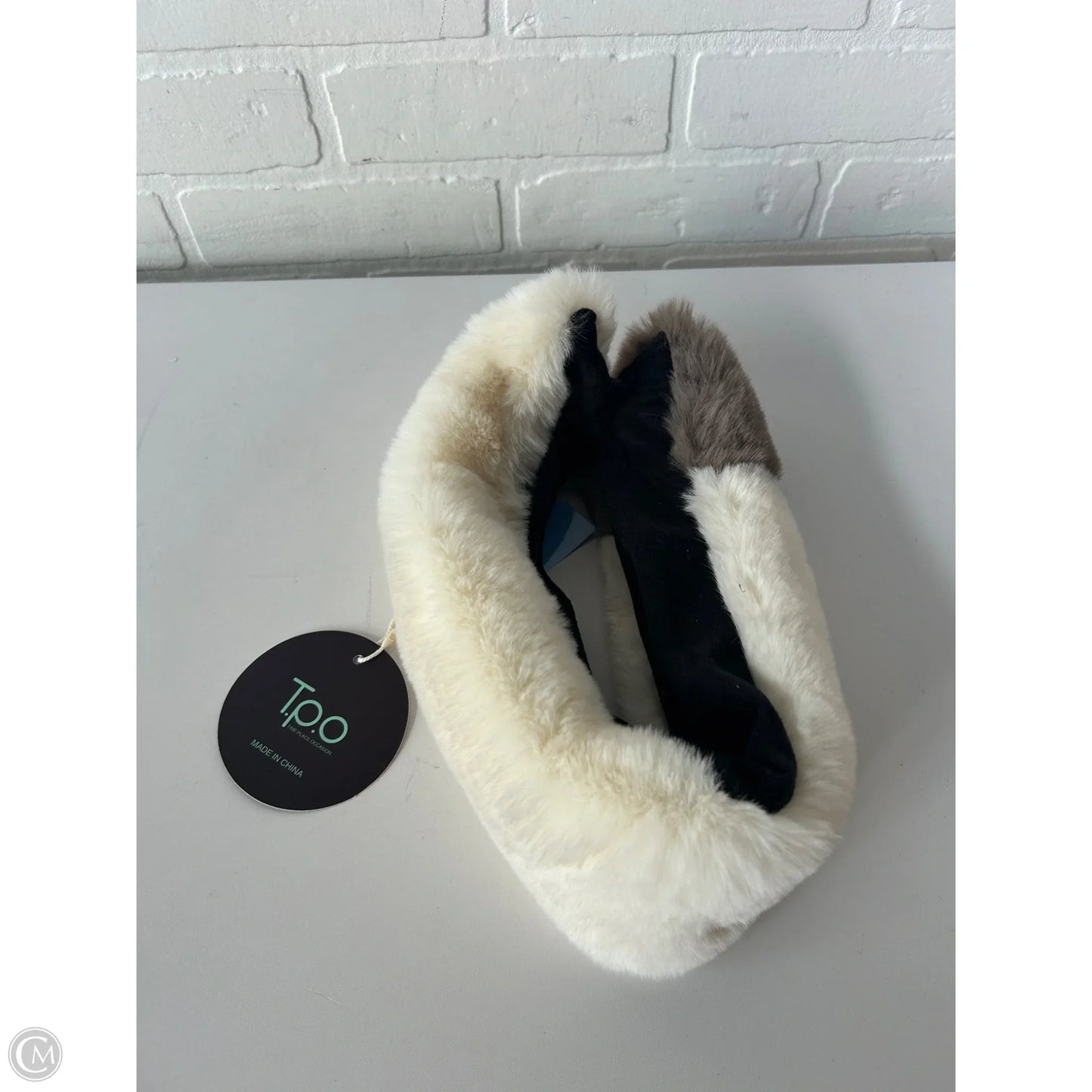 Scarf Winter By Clothes Mentor In Brown & Cream