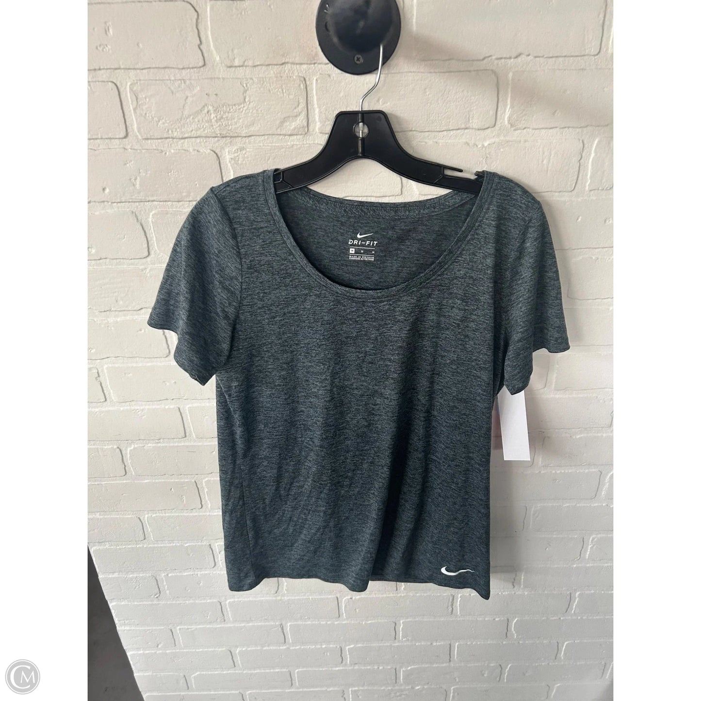 Athletic Top Short Sleeve By Nike In Grey, Size: M