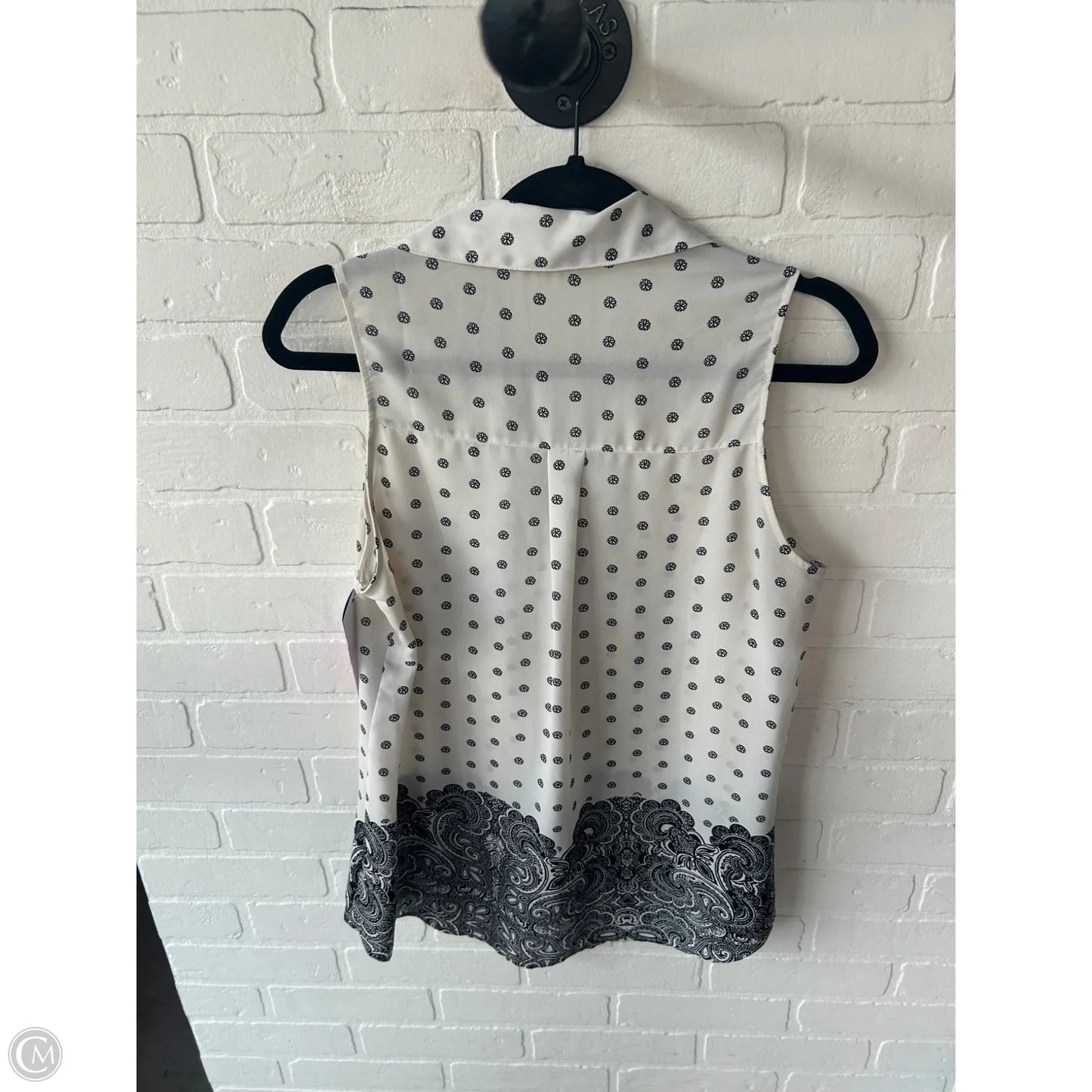 Blouse Sleeveless By Express In Black & White, Size: M
