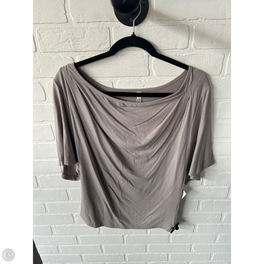 Top Short Sleeve By Cma In Brown, Size: L