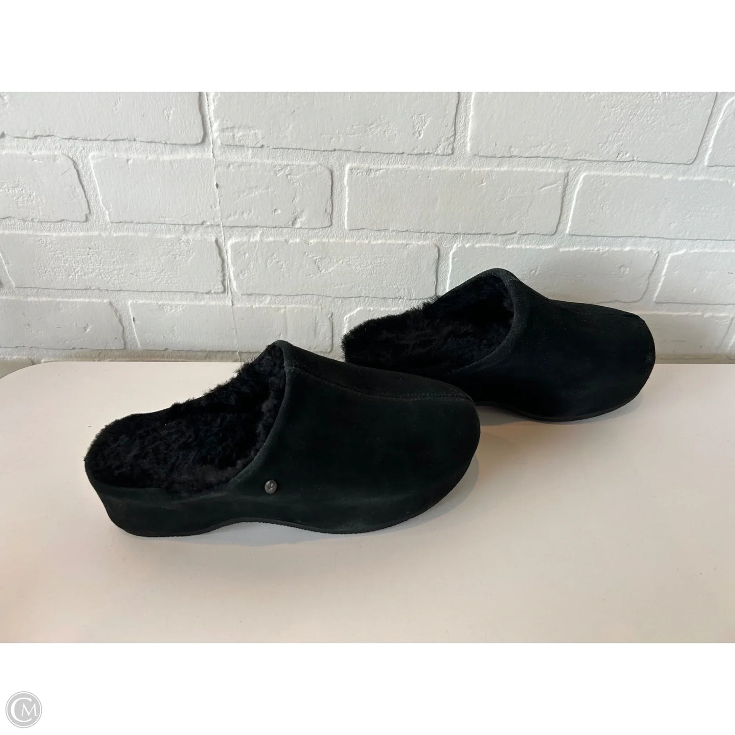 Shoes Flats By Emu In Black, Size: 8