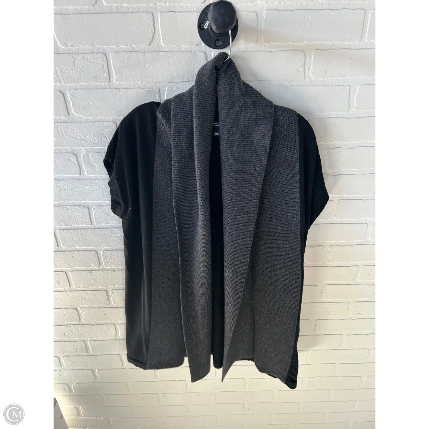 Sweater Short Sleeve By Banana Republic In Black & Grey, Size: L