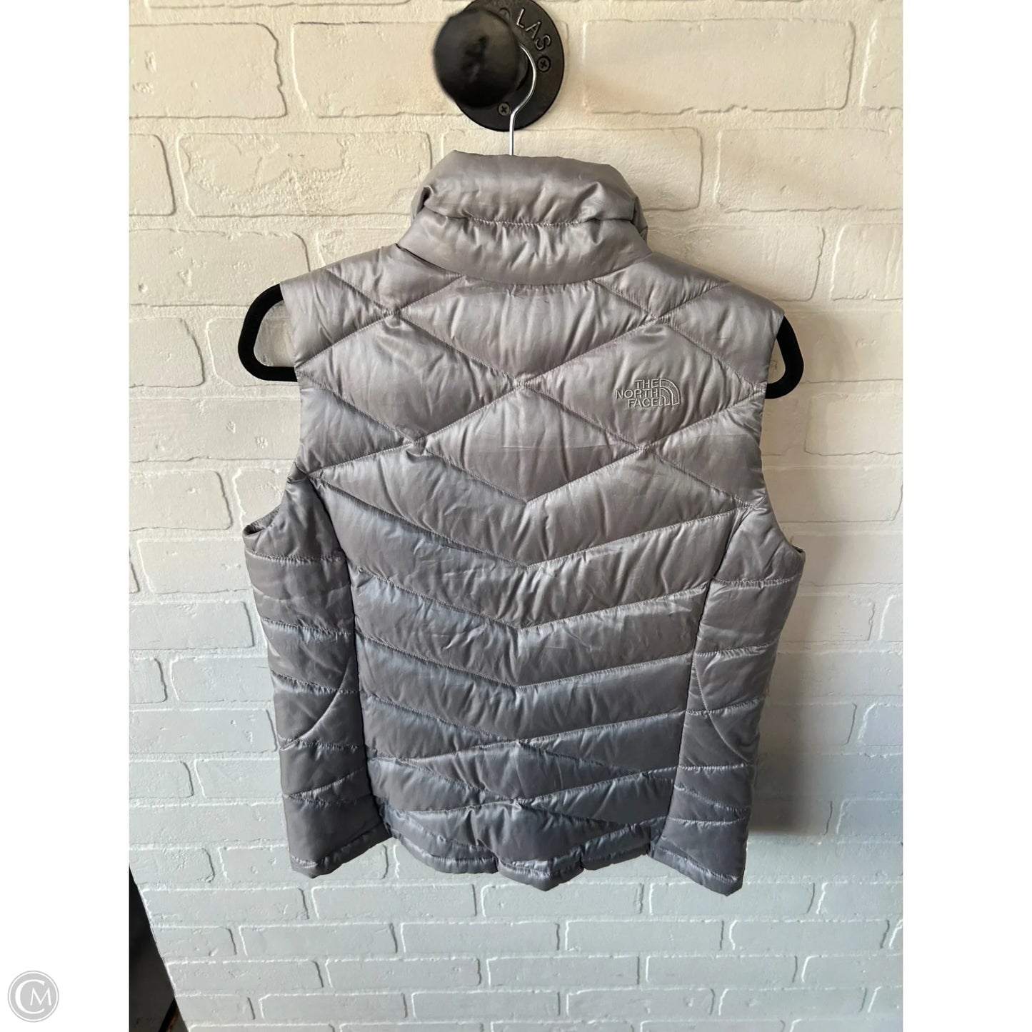 Vest Puffer & Quilted By The North Face In Silver, Size: M
