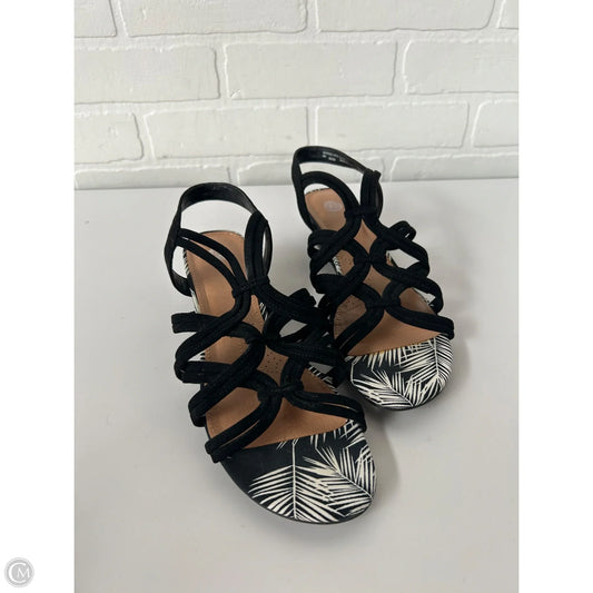 Sandals Flats By Dressbarn In Black & White, Size: 8