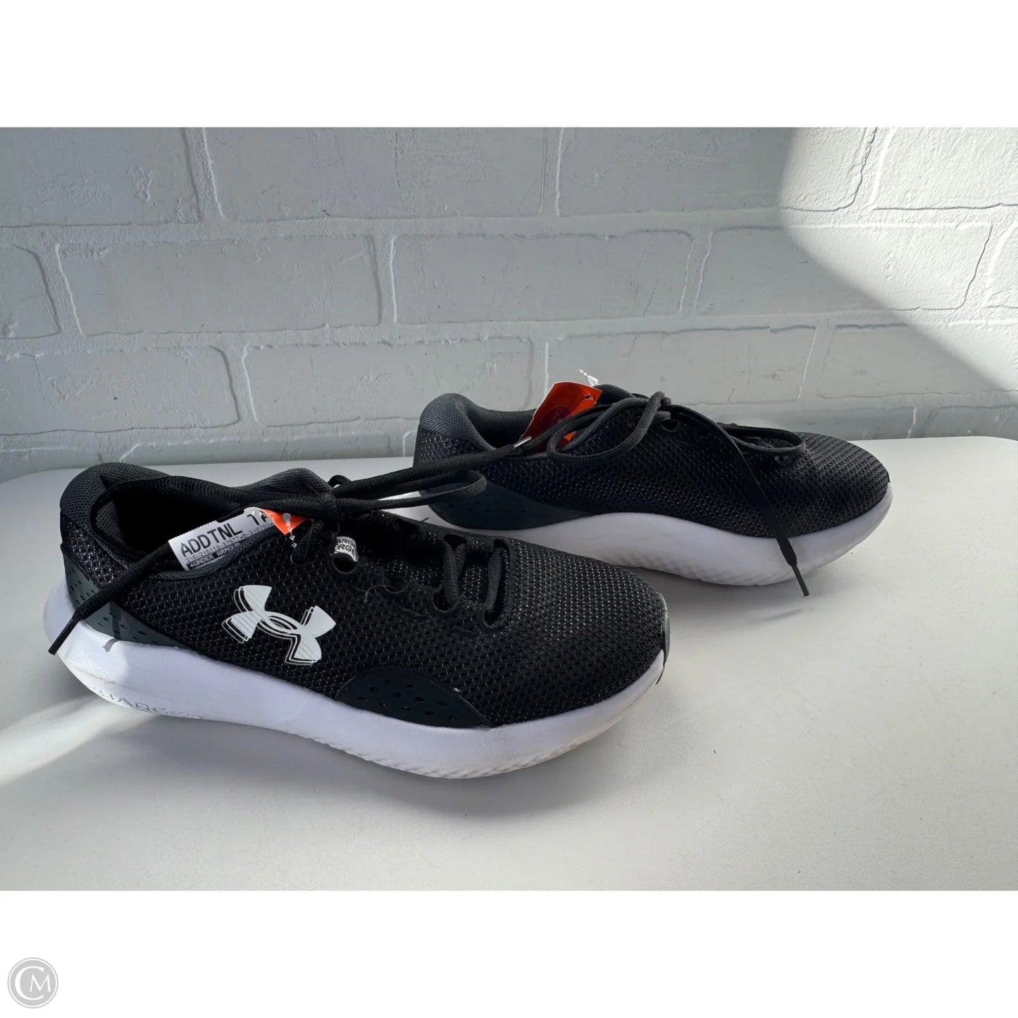 Shoes Athletic By Under Armour In Black & White, Size: 8.5