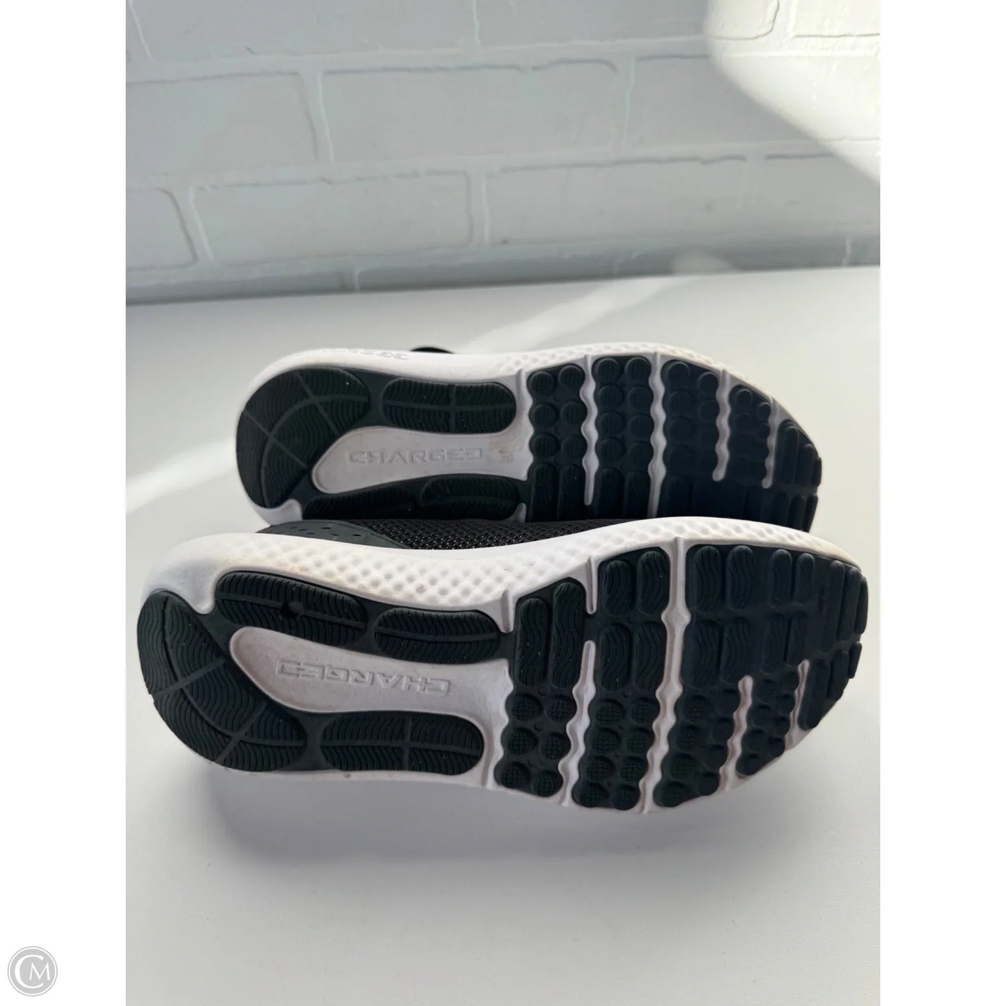 Shoes Athletic By Under Armour In Black & White, Size: 8.5