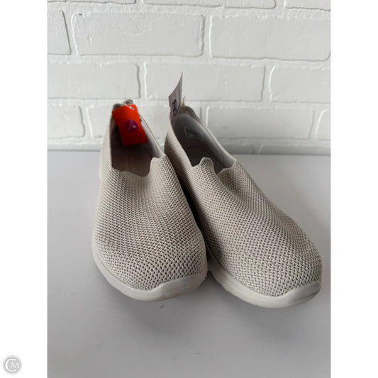 Shoes Flats By Skechers In Cream, Size: 10