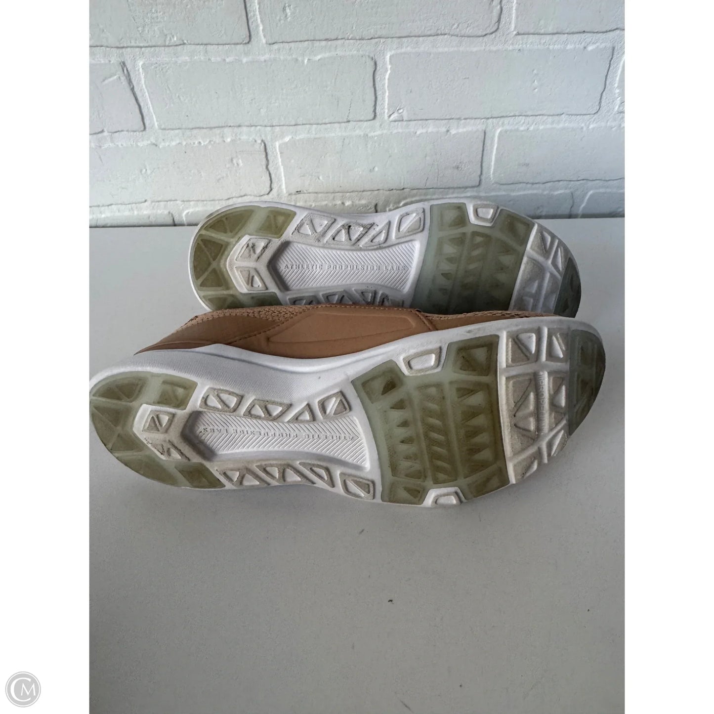 Shoes Designer By Apl In Tan, Size: 7.5