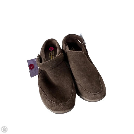 Shoes Flats By Skechers In Brown, Size: 9.5