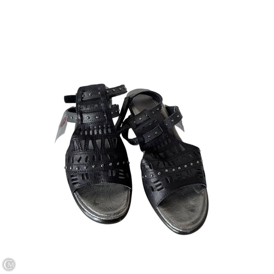 Sandals Heels Wedge By Clothes Mentor In Black & Silver, Size: 5.5