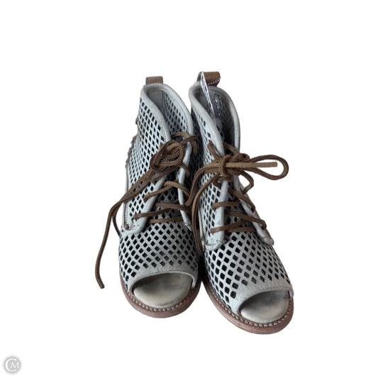 Sandals Heels Block By Freebird In Grey & Tan, Size: 8