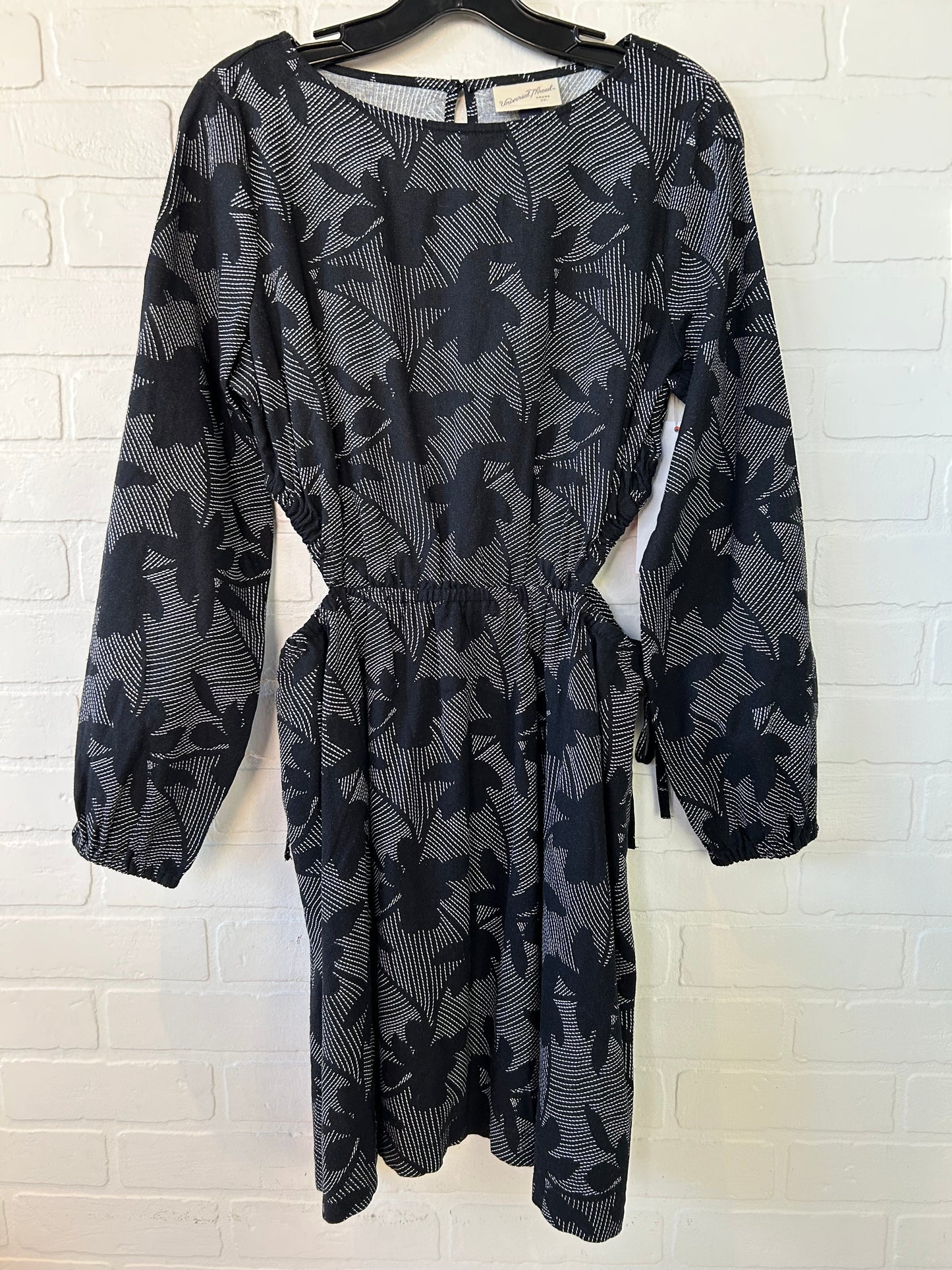 Dress Casual Short By Universal Thread In Black & White, Size: M
