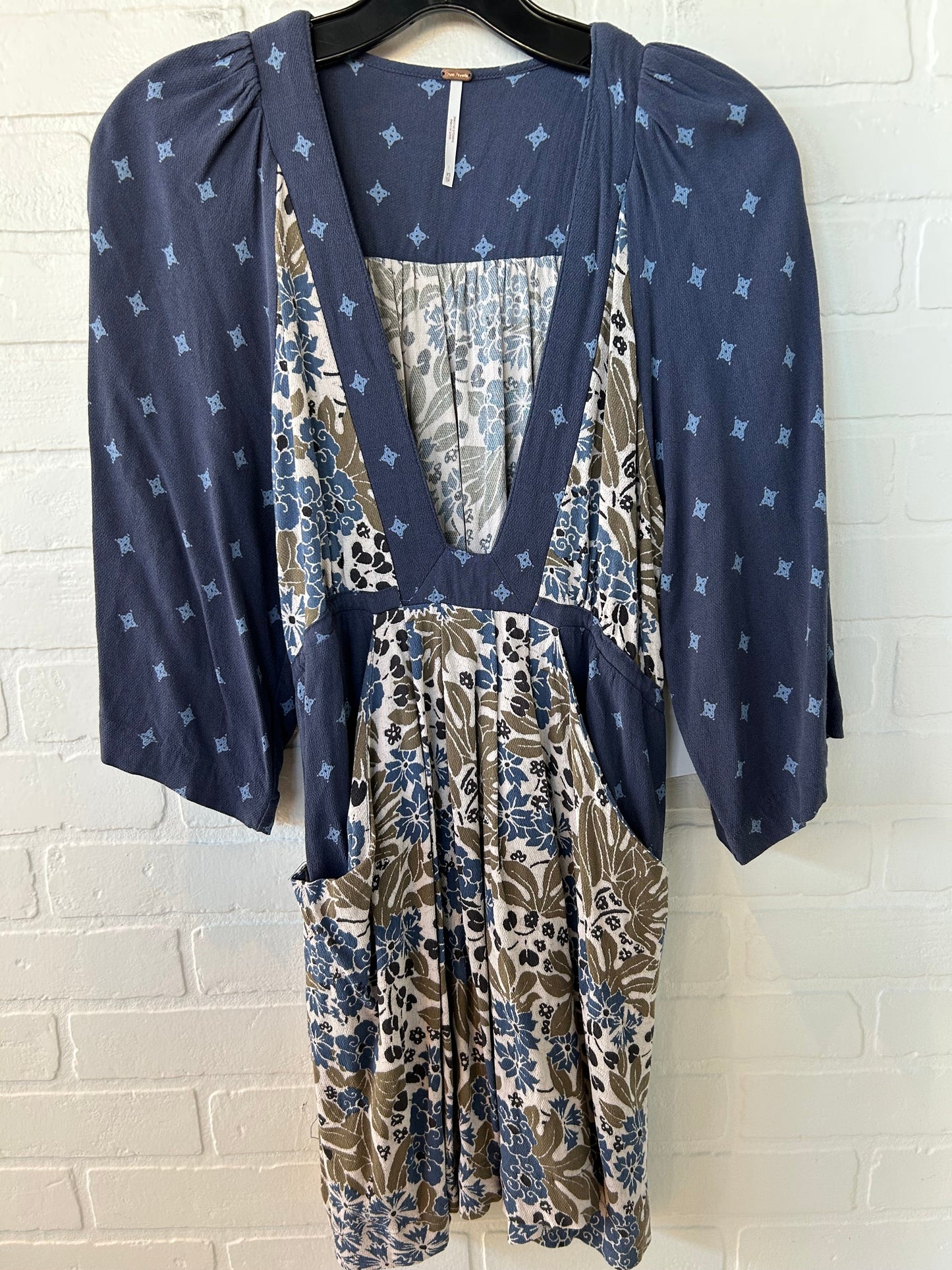 Dress Casual Short By Free People In Blue & Green, Size: Xs