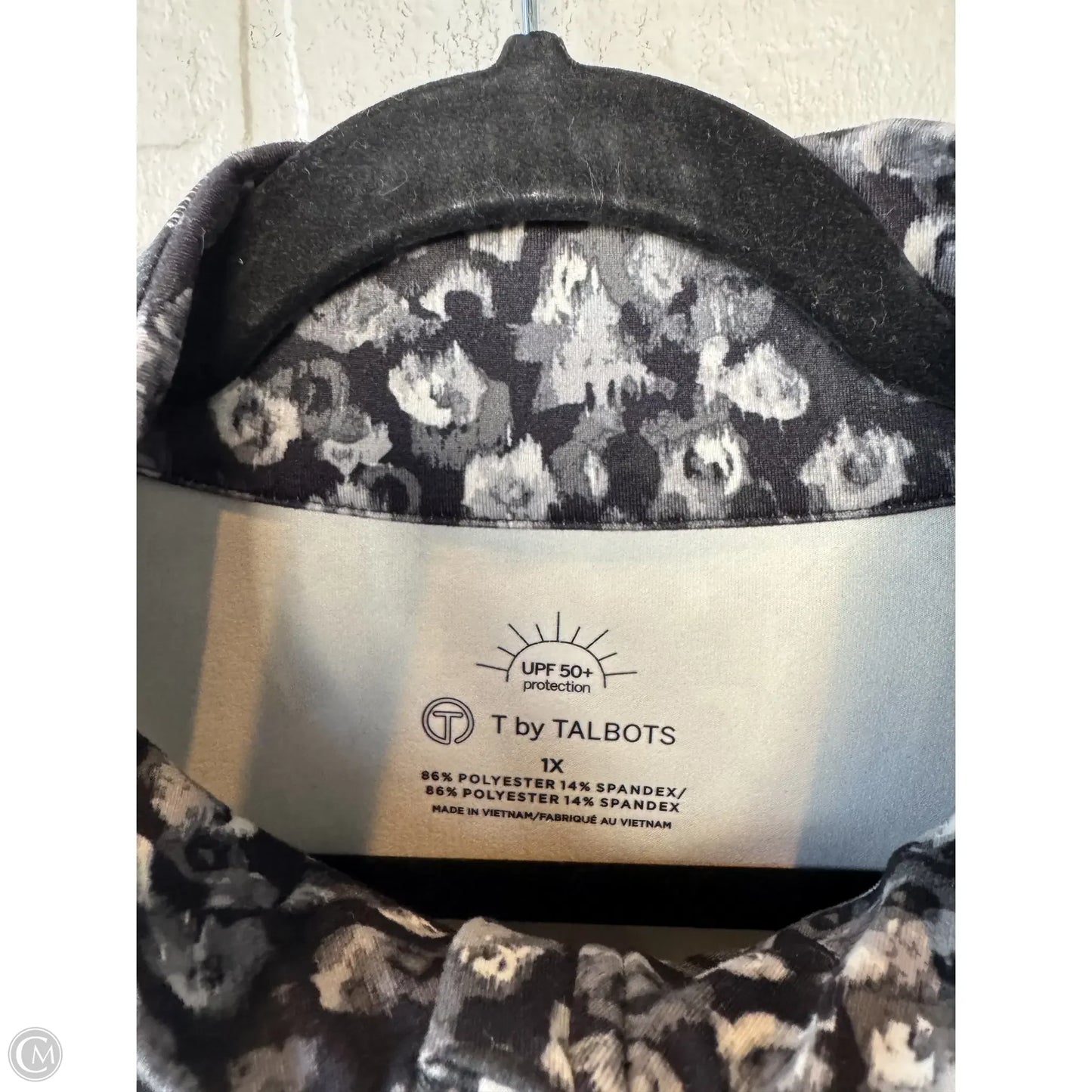 Athletic Top Long Sleeve Collar By Talbots In Black & Grey, Size: 1x