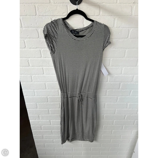 Dress Casual Midi By Clothes Mentor In Green & White, Size: S