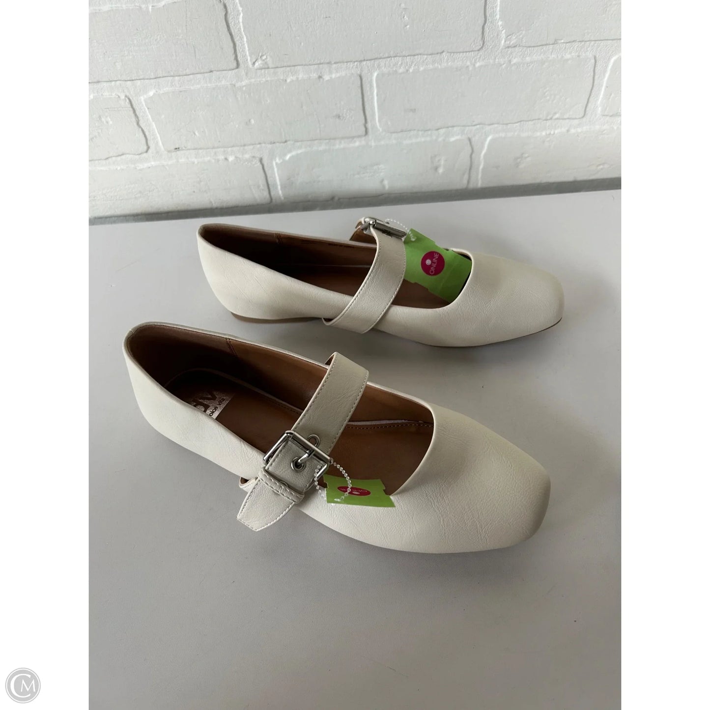 Shoes Flats By Dolce Vita In Cream, Size: 9