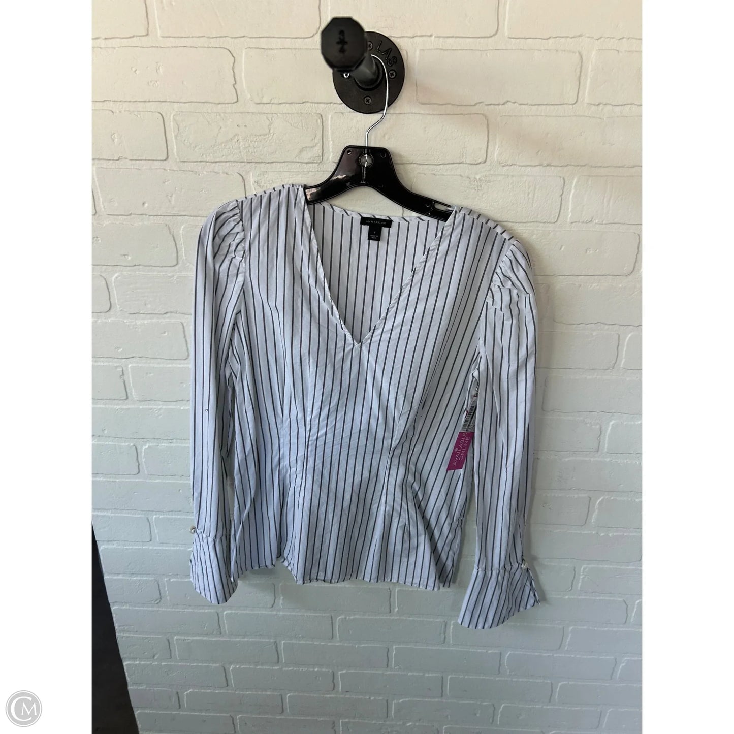 Top Long Sleeve By Ann Taylor In Grey & White, Size: Xs