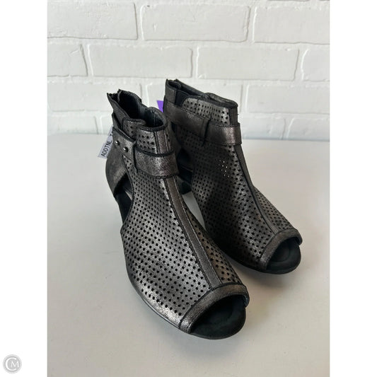 Sandals Heels Block By Earth In Grey, Size: 8.5