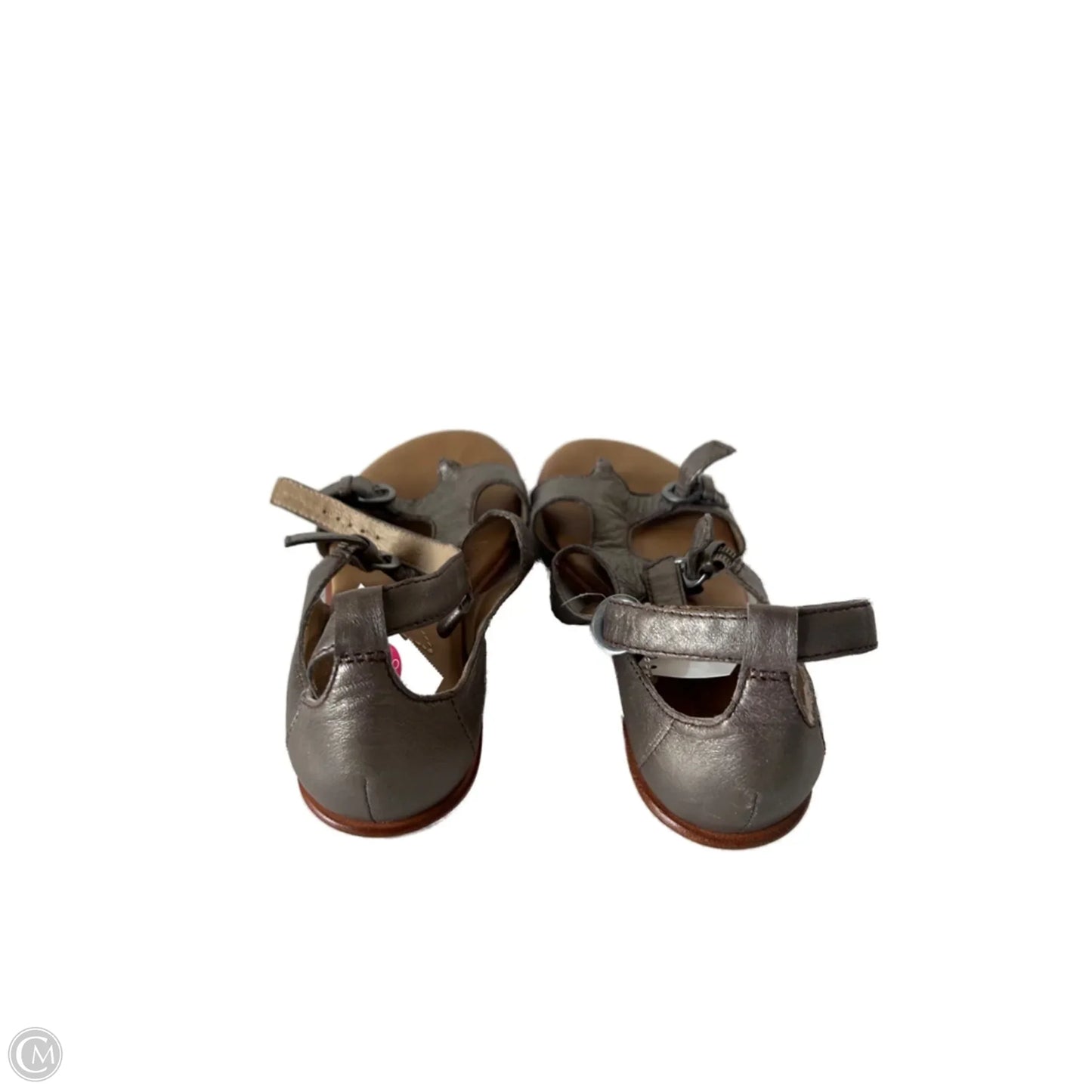 Sandals Flats By Clothes Mentor In Grey & Tan, Size: 7.5