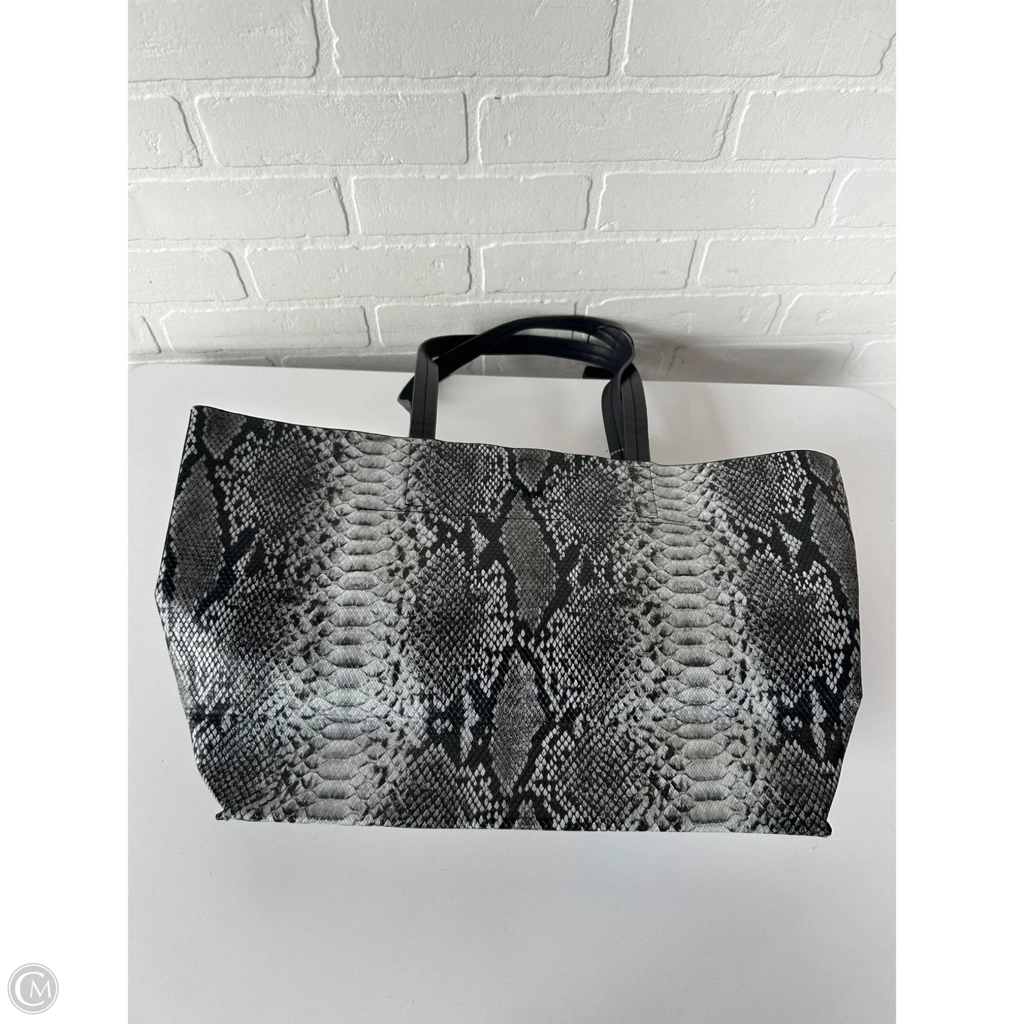 Tote By Clothes Mentor, Size: Medium