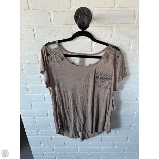 Top Short Sleeve By Sweet Wanderer In Tan, Size: Xl