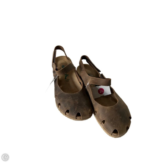 Shoes Flats By Cmb In Brown, Size: 8