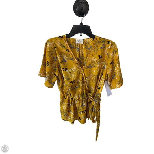 Top Short Sleeve By Sienna Sky In Yellow, Size: L