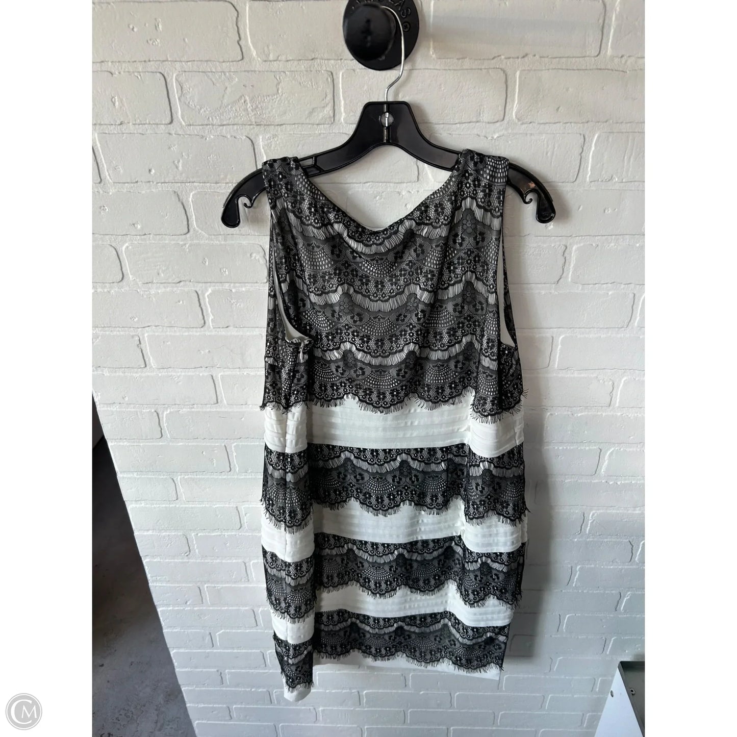 Dress Party Short By Dressbarn In Black & White, Size: L