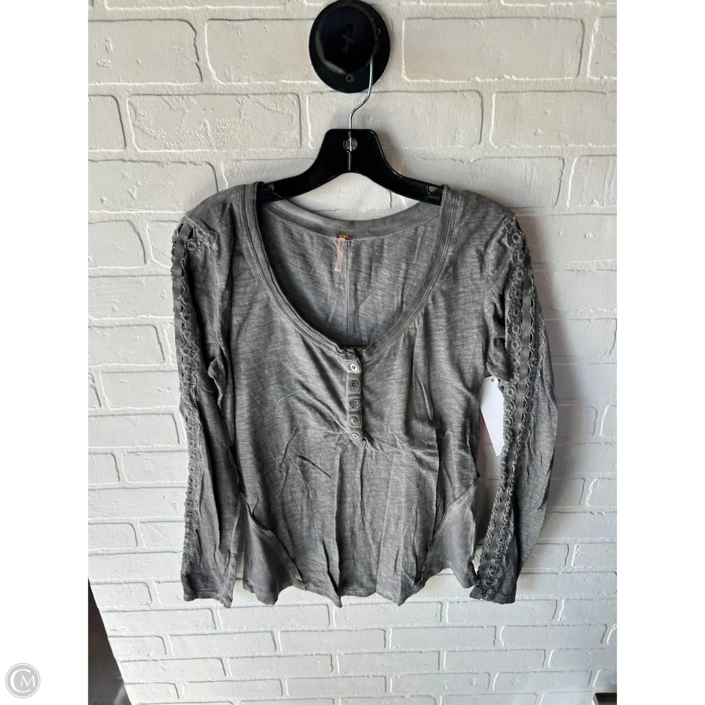 Top Long Sleeve By Free People In Grey, Size: L