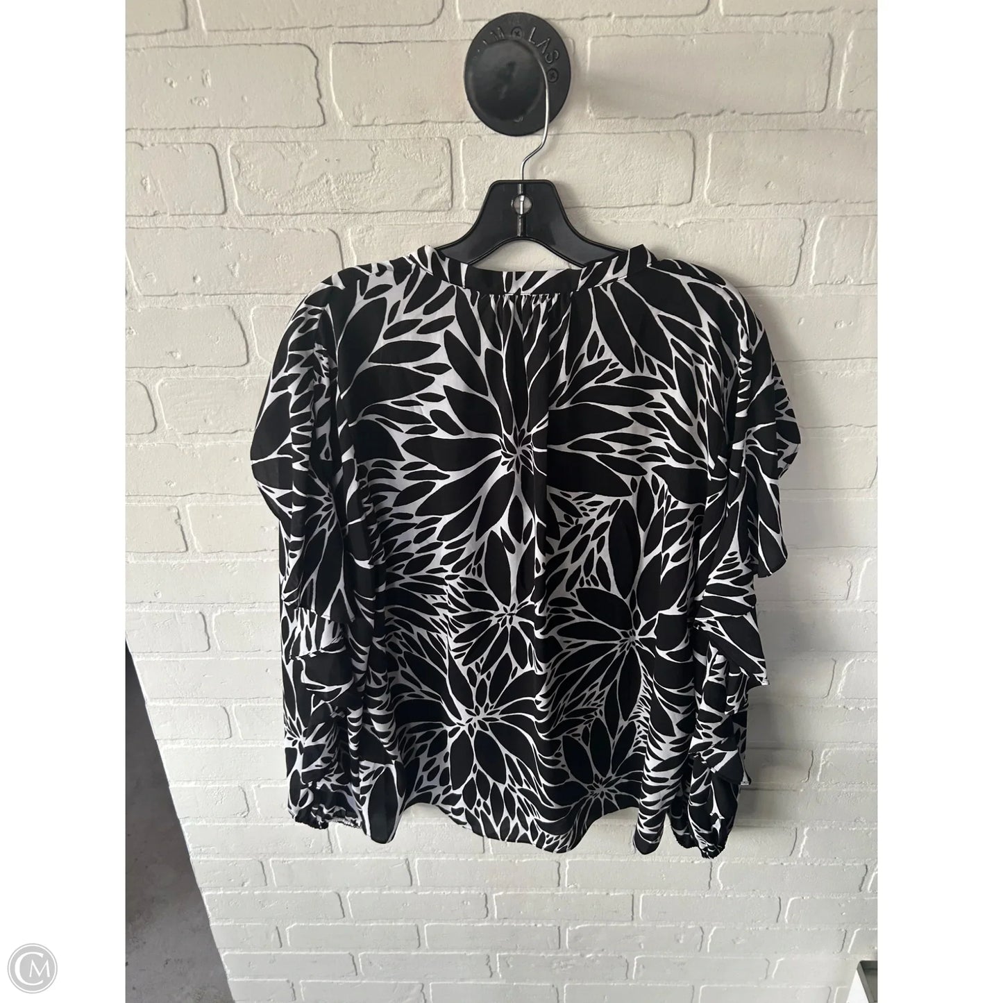 Top Long Sleeve By Chicos In Black & White, Size: L