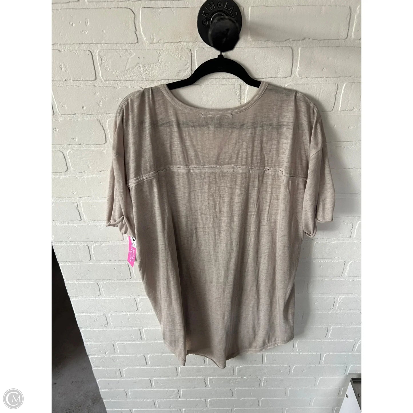 Top Short Sleeve By Clothes Mentor In Tan, Size: M