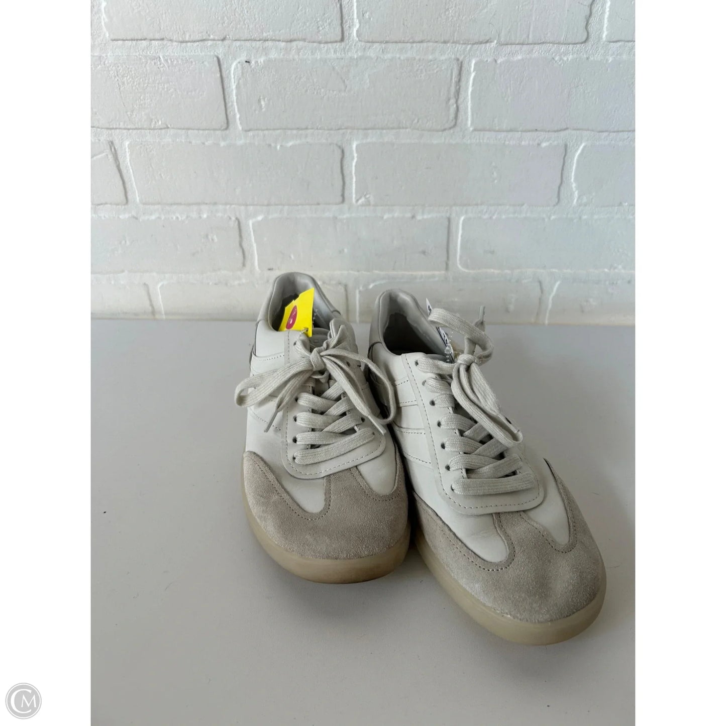 Shoes Sneakers By Vince In Tan & White, Size: 8