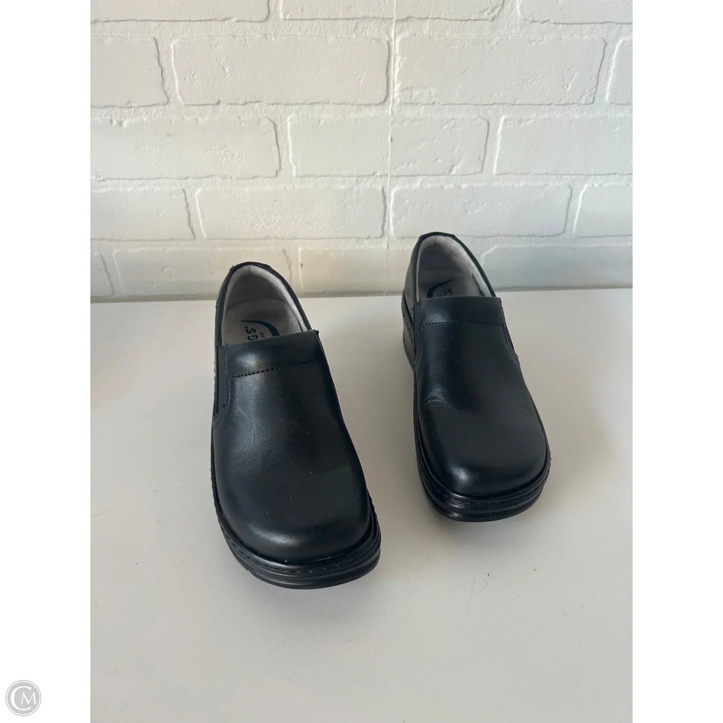 Shoes Sneakers By Clothes Mentor In Black, Size: 6.5